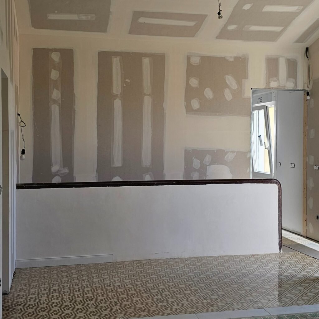 Proyecto de arquitectura de vivienda unifamiliar aislada obra de reforma y rehabilitación casa os118